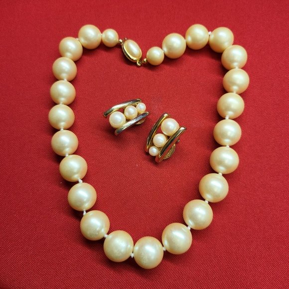 VTG Faux Gold Tone Pearl Choker Necklace & Clip on Earrings - Picture 2 of 10